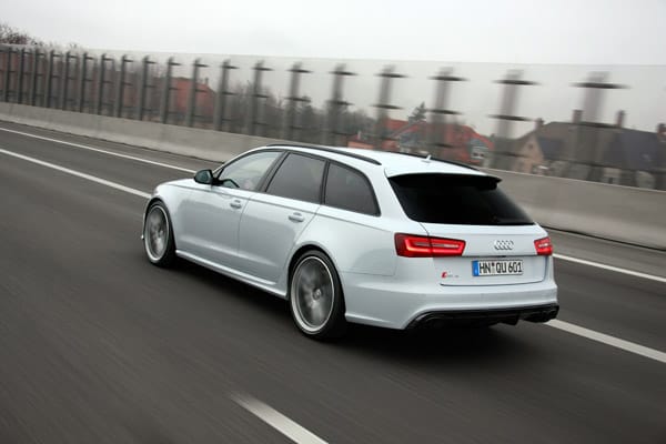 Ab Werk besitzt der Audi RS 6 ein überarbeitetes Mittendifferential und eine radselektive Momentenverteilung.