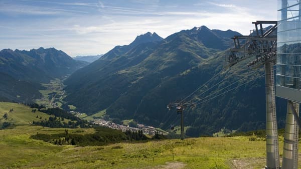 Blick vom Berg Galzig auf St. Anton.