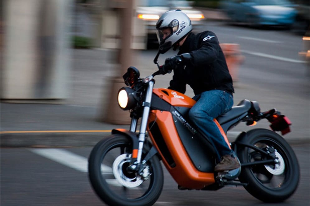 Elektromobilität ist in - vom Pedelec bis zum Nutzfahrzeug. Selbst elektrisch angetriebenen Motorräder sind bereits auf dem Markt. Als neue Marke steht nun Brammo aus dem US-Bundesstaat Oregon bereit.