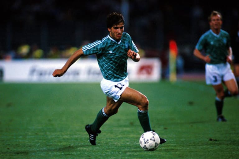 In diesem Trikot spielte Karl-Heinz Riedle und die deutsche Nationalmannschaft die Weltmeisterschaft 1990 in Italien.