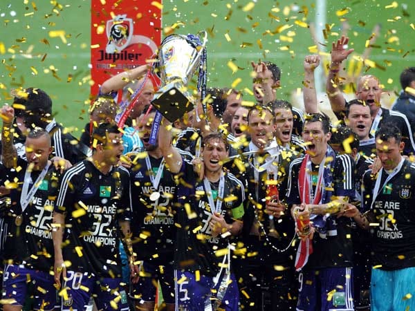 Der RSC Anderlecht sichert sich zum 32. Mal den Titel des belgischen Fußball-Meisters. Die Entscheidung fiel...