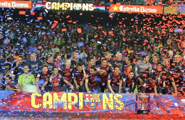 Im Nachbarland Spanien sichert sich der FC Barcelona die 22. Meisterschaft und entthront Rekordmeister Real Madrid (32 Titel). Barcas Coach...