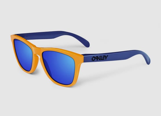 Bunter geht es kaum: Bügel, Rahmen und Gläser haben bei Oakleys Sonnenbrille verschiedene Farben (ab 119 Euro).
