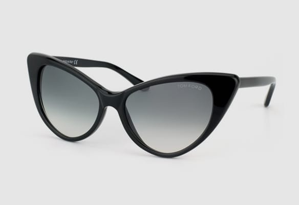 Katzenaugenbrillen - hier von Tom Ford - sind vor allem was für sehr weibliche Frauen (309 Euro).