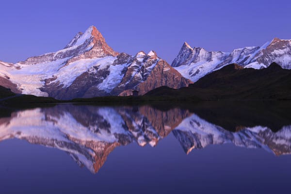 Der Grindelwald-Gletscher reicht schon lange nicht mehr hinunter bis an den Ortsrand, und doch bleibt das berühmte Gletscherdorf im Berner Oberland ein Pflichtziel für jeden, der die Alpen gesehen haben will.