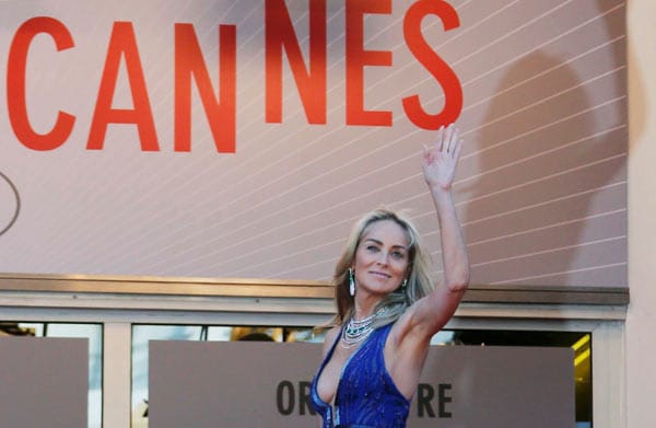 Beim Filmfestival in Cannes hat sich Sharon Stone einmal mehr gekonnt in Szene gesetzt. Ob von vorne...