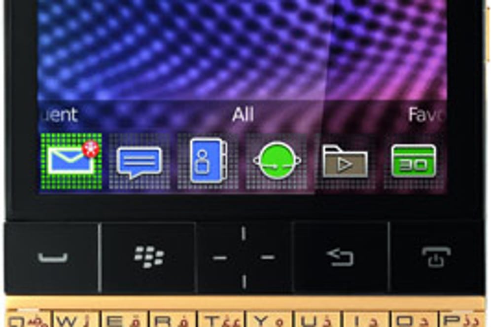 Porsche Design bringt im Juni ein goldenes Blackberry auf den Markt. Das auf 25 Stück limitierte Smartphone P'9981 Gold besitzt ein Edelstahl-Gehäuse mit einer goldfarbenen Titannitrit-Beschichtung sowie einer Beschichtung aus 24-Karat Gold.