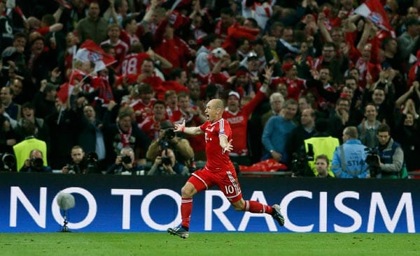 89. Minute: Arjen Robben besiegt den Final-Fluch und schießt mit seinem Tor die Bayern zum Titel.