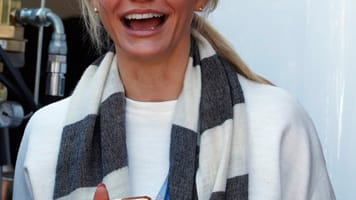 Ein Hauch von Hollywood an der Cote d'Azur: Cameron Diaz hat sichtlich Spaß am bunten Treiben rund um die Rennstrecke.