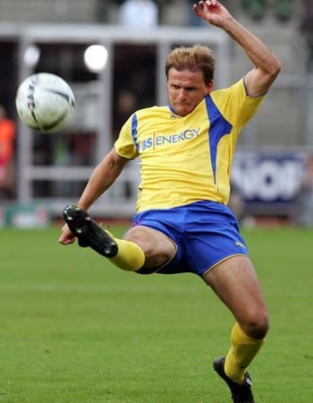 Jürgen Rische prägte Eintracht Braunschweig von 2002 bis 2007. In insgesamt 159 Ligaspielen in der 2. Bundesliga und Regionalliga gelangen dem damaligen Oldie insgeamt 27 Treffer. Seit 2009 ist er im Trainerstaab der Eintracht tätig.