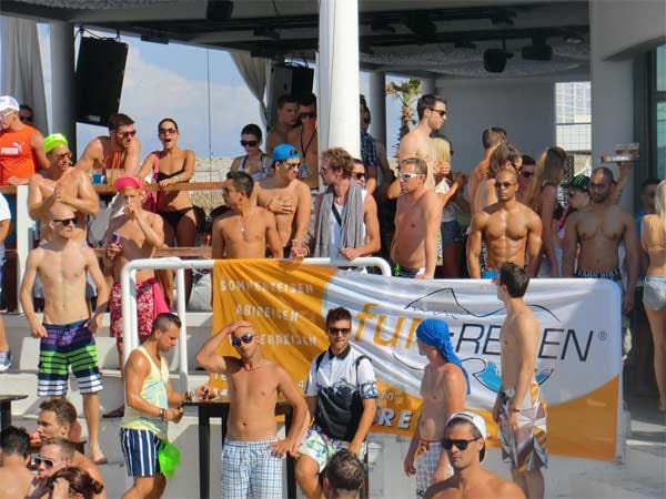 Unser Tipp für junges Partyvolk: Novalija, die zweitgrößte Stadt der Insel Pag. Bereits ab Mittag beginnt die Party am Zrce Beach.