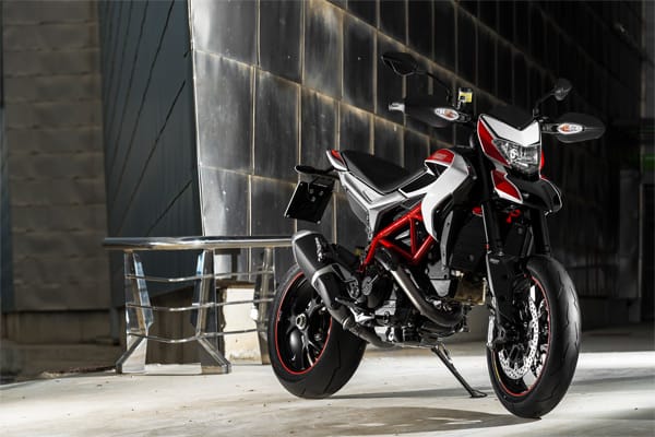 Die neue Ducati Hypermotad SP sieht einfach klasse aus. Design können die Italiener eben.