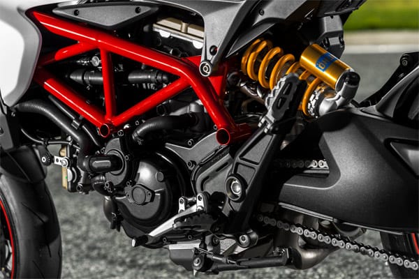 Wie in der Moto GP: Hinten werkelt ein Öhlins-Federbein