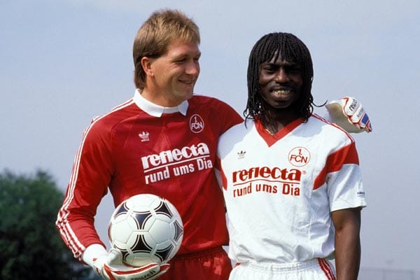 1988 stand Andreas Köpke (li.) im Tor des 1. FC Nürnberg. Frisurtechnisch lag er für die damalige Zeit wohl voll im Trend. Sein Kollege und Goalgetter Souleyman Sane galt da schon eher als Exot.