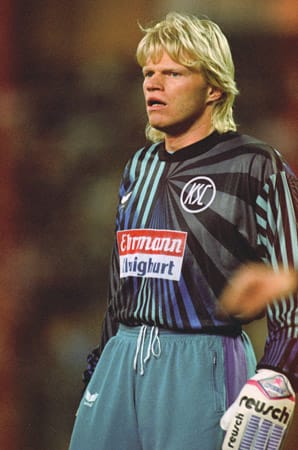 Oliver Kahn wurde im Laufe seiner Karriere immer wieder für sein Auftreten belächelt. 1991 stand er noch im Tor des Karlsruher SC und die spätere Weltkarriere noch in den Sternen.