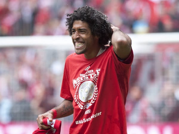 Haben die beiden den gleichen Friseur? Den Bayern-Fans darfs egal sein. Dante feierte gleich in seiner ersten Saison an der Isar die Deutsche Meisterschaft.