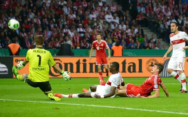 In der 48. Minute macht Gomez das 2:0 für die Bayern. Der Ex-VfB-Spieler muss einen Pass von Lahm nur über die Linie schieben.