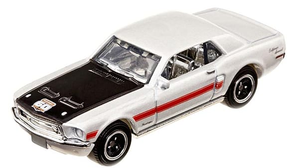 Während in den ersten Matchbox-Jahren vor allem Nutzfahrzeuge und Baumaschinen angeboten wurden, gingen mit der Zeit immer sportlichere Mini-Flitzer massenweise über das Band - wie hier ein 68er Mustang.