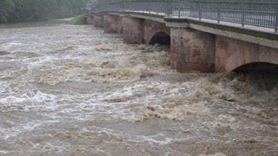 Besonders kritisch ist die Lage auch an der Zwickauer Mulde, einem Fluss im Südwesten Sachsens.