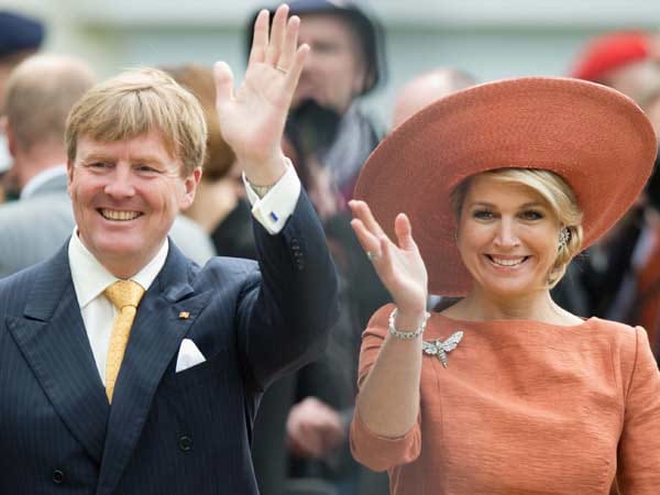 Abgesehen von einer kurzen Stippvisite in Luxemburg ist dies die erste größere Auslandsreise des neuen niederländischen Königs. Erst am 30. April hatte der 46-jährige Willem-Alexander den Thron von seiner Mutter Beatrix übernommen.