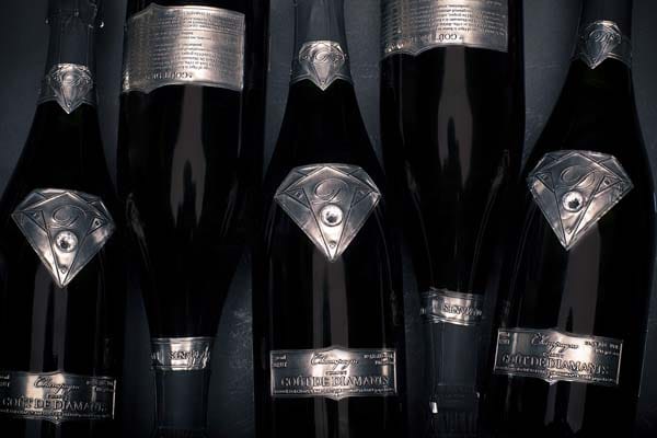 Der "Taste of Diamonds" ist ein Champagner aus dem Hause Goût de Diamants und ist vermutlich der teuerste Champagner der Welt.