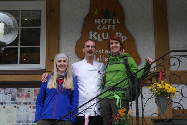 Wandergruppe mit Besitzer des Hotel Café Klummp in Schönmünzach, Baiersbronn.