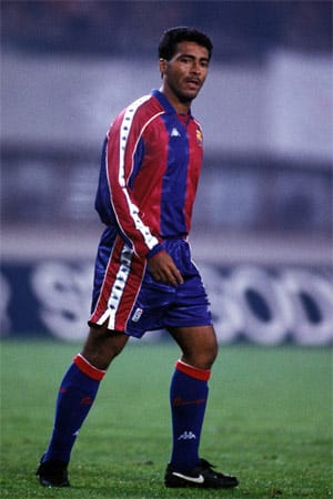 Romário de Souza Faria kam vom PSV Eindhoven zum spanischen Topverein. Bei Barcelona spielte er eine überragende Saison und erzielte in seiner ersten Saison 1993/94 gleich 30 Tore in 33 Liga-Spielen. 1994 wurde der leichtübergewichtige Romário zum Weltfußballer gewählt.