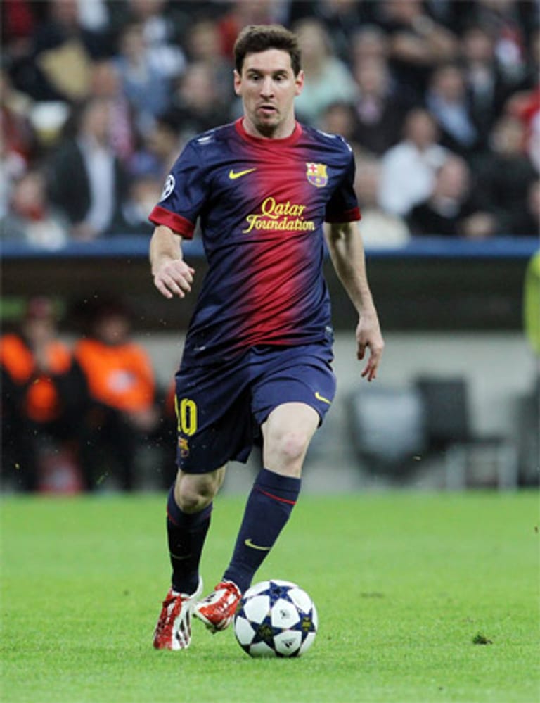 Lionel "Leo" Andrés Messi wurde 2012 zu vierten Mal in Serie zum Weltfußballer des Jahres gekürt. Gehalt: rund 16 Millionen Euro. In der abgelaufenen Saison 21 Spiele in Folge getroffen. Der zurzeit wohl beste Spieler der Welt erzielte bisher 215 Tore in 246 Spielen
