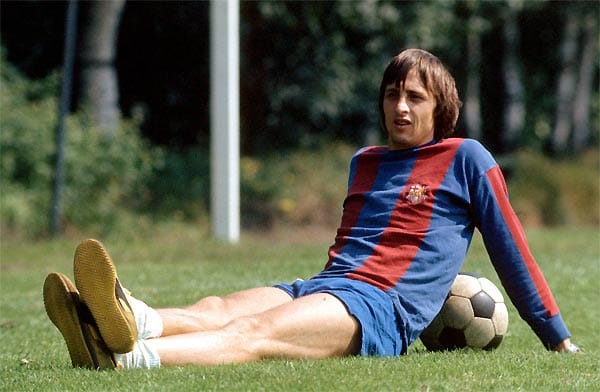 Hendrik Johannes Cruyff: er war nicht nur einer der besten Spieler der Welt. Er hat Barcelona zu dem gemacht, was er heute ist. Der Niederländer schoss 48 Tore in 143 Spielen. Als Trainer wurde er mit den Katalanen: 4 mal Meister und holte 1992 den Europapokal der Landesmeister.