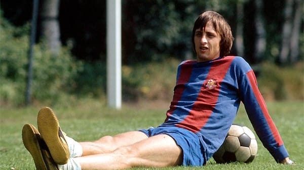 Hendrik Johannes Cruyff: er war nicht nur einer der besten Spieler der Welt. Er hat Barcelona zu dem gemacht, was er heute ist. Der Niederländer schoss 48 Tore in 143 Spielen. Als Trainer wurde er mit den Katalanen: 4 mal Meister und holte 1992 den Europapokal der Landesmeister.