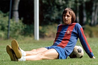 Hendrik Johannes Cruyff: er war nicht nur einer der besten Spieler der Welt. Er hat Barcelona zu dem gemacht, was er heute ist. Der Niederländer schoss 48 Tore in 143 Spielen. Als Trainer wurde er mit den Katalanen: 4 mal Meister und holte 1992 den Europapokal der Landesmeister.