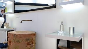 Holz und immer wieder Holz – das Naturmaterial ist zentrales Thema bei vielen Designern.