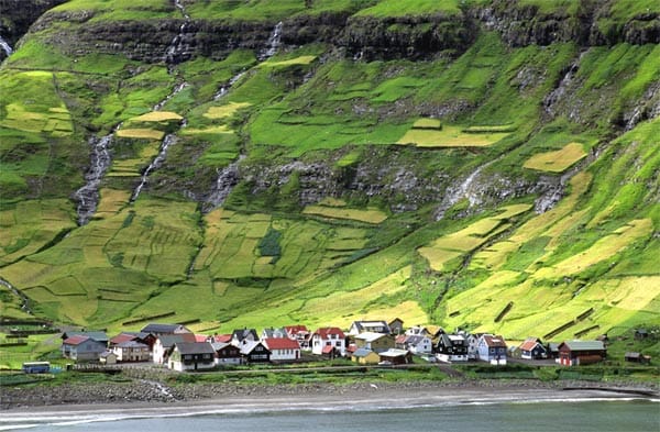 Etwas abgelegene Zollfreigebiete sind die Färöer-Inseln,...