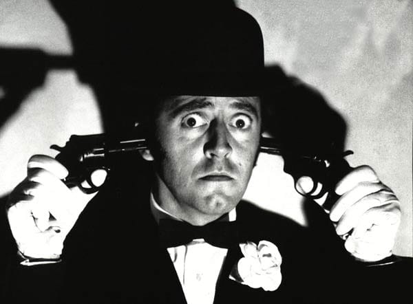 Durch seine Auftritte in Edgar-Wallace-Verfilmungen wurde Arent berühmt. Das Bild zeigt ihn im Film "Der Hexer" von 1964. Durch seine Auftritte in Edgar-Wallace-Verfilmungen wurde Arent berühmt. Das Bild zeigt ihn im Film "Der Hexer" von 1964.