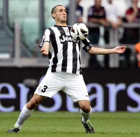 Giorgio Chiellini (Juventus Turin) ist für jeden Stürmer ein unangenehmer Gegenspieler. Mario Mandzukic kann ein Lied davon singen.