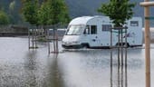 Dieser Campingparkplatz in Braubach steht komplett unter Wasser.