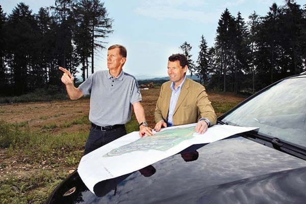 Der erfahrende Profi schwärmte schon während der Bauzeit: „Ein Traum! Diese Strecke kann es mit der Nordschleife aufnehmen.“