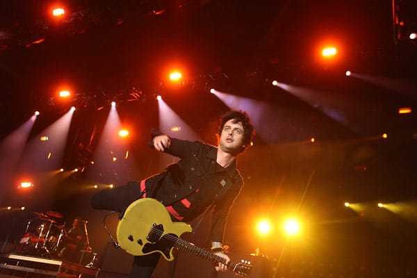 Der Sänger und Gitarrist der US-amerikanischen Band "Green Day", Billie Joe Armstrong, bei "Rock im Park".