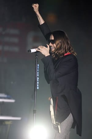 Auch die US-Gruppe Thirty seconds to Mars war ein Höhepunkt des Live-Events. Das Foto zeigt Sänger Jared Leto auf der "Rock am Ring"-Hauptbühne.