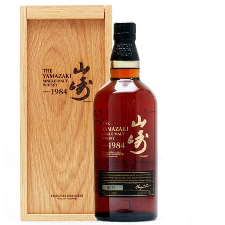 2011 erobert der Yamazaki 1984 die Krone als bester Single Malt der Welt. Wir haben nirgends eine Flasche entdeckt, die noch zum Verkauf steht. Als Preis über dem "Discontinued"-Schild wurde in einem Shop 1054 Euro genannt. Falls Sie eine besitzen: Glückwunsch – und rein in den Tresor. 2011 erobert der Yamazaki 1984 die Krone als bester Single Malt der Welt. Wir haben nirgends eine Flasche entdeckt, die noch zum Verkauf steht. Als Preis über dem "Discontinued"-Schild wurde in einem Shop 1054 Euro genannt. Falls Sie eine besitzen: Glückwunsch – und rein in den Tresor.