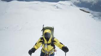 Michi Wohlleben am Dhaulagiri, im Hintergrund Annapurna-Massiv.