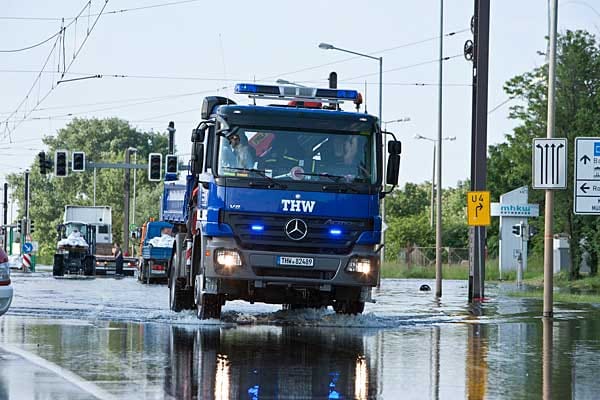 Hochwasser: Das THW und seine Lkw im Dauerseinsatz.