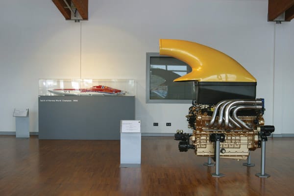 Im Museum präsentiert Lamborghini auf zwei Etagen eine sehenswerte Ausstellung seltener Klassiker, unbezahlbarer Prototypen und Designstudien.