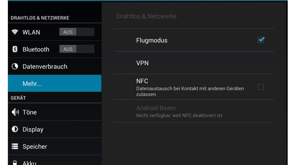 Scrrenshot Android: Der Flugmodus wird mit einem Haken aktiviert.