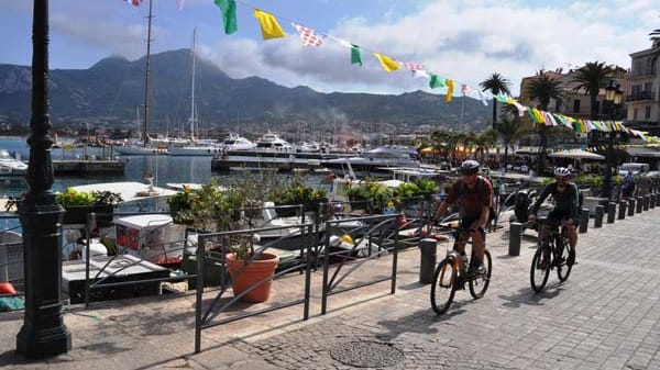 Radfahren in Calvi.