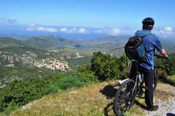Aussicht am Col de Barraglia auf Korsika.