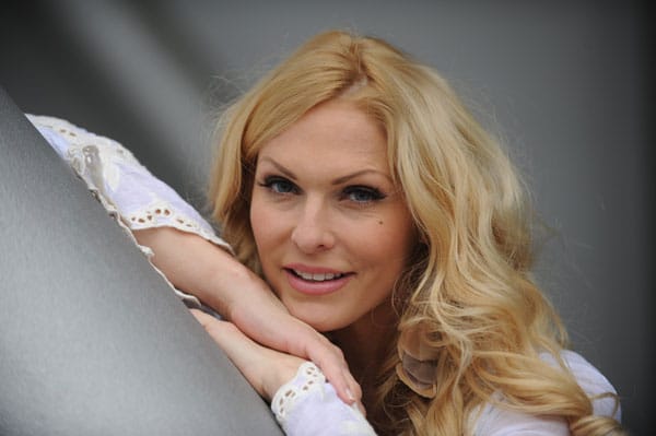 In einem Interview hat TV-Blondine Sonya Kraus, die am 22. Juni 2013 ihren 40. Geburtstag feiert, mächtig über die Millionärsfamilie "Die Geissens" ausgeholt: "Die sind für fünf Minuten sehr unterhaltsam, aber dann muss ich dringend umschalten."