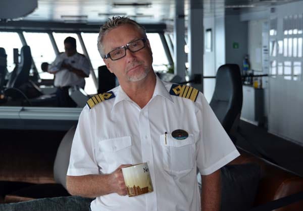 Chef auf der "Allure of the Seas": Besuch bei Kapitän Johnny Faevelen auf der Brücke.