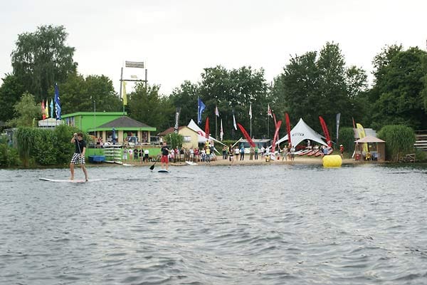 SUP-Kurs auf dem Unterbacher See bei Düsseldorf.
