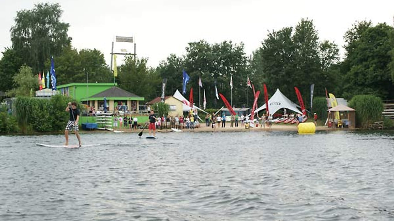 SUP-Kurs auf dem Unterbacher See bei Düsseldorf.